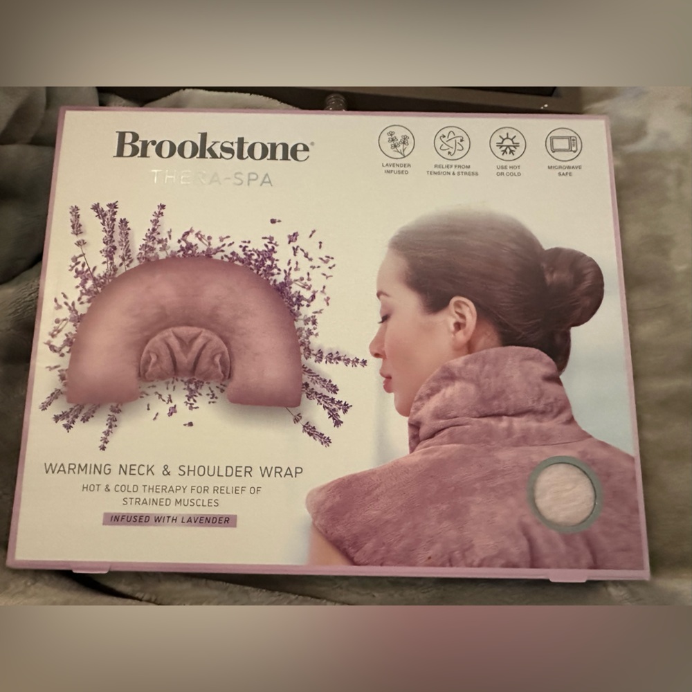 New Brookstone neck wrap (F14)